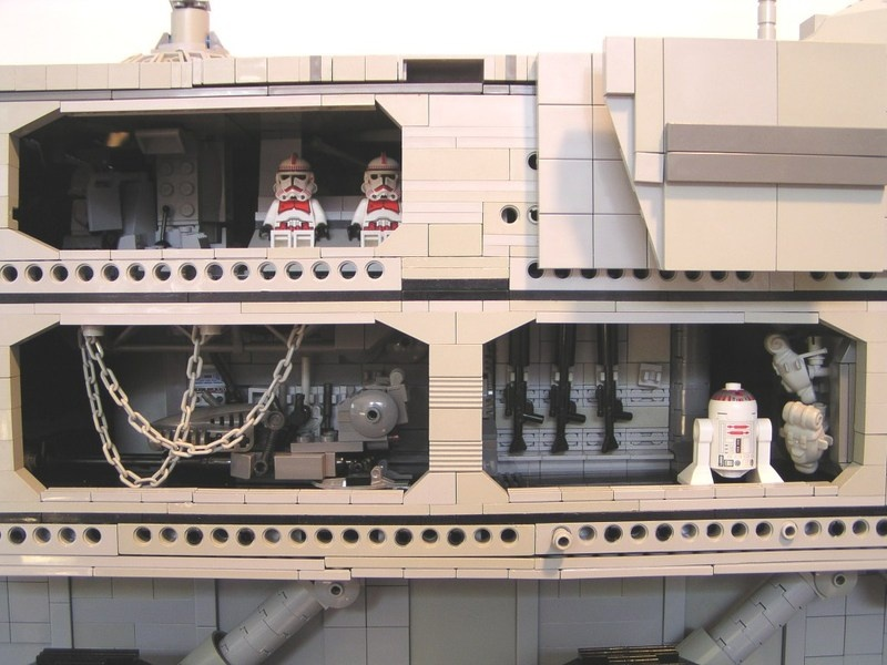 Illustration for article titled 15-Year-Old Sven Junga Creates Starships From LEGO Bricks
